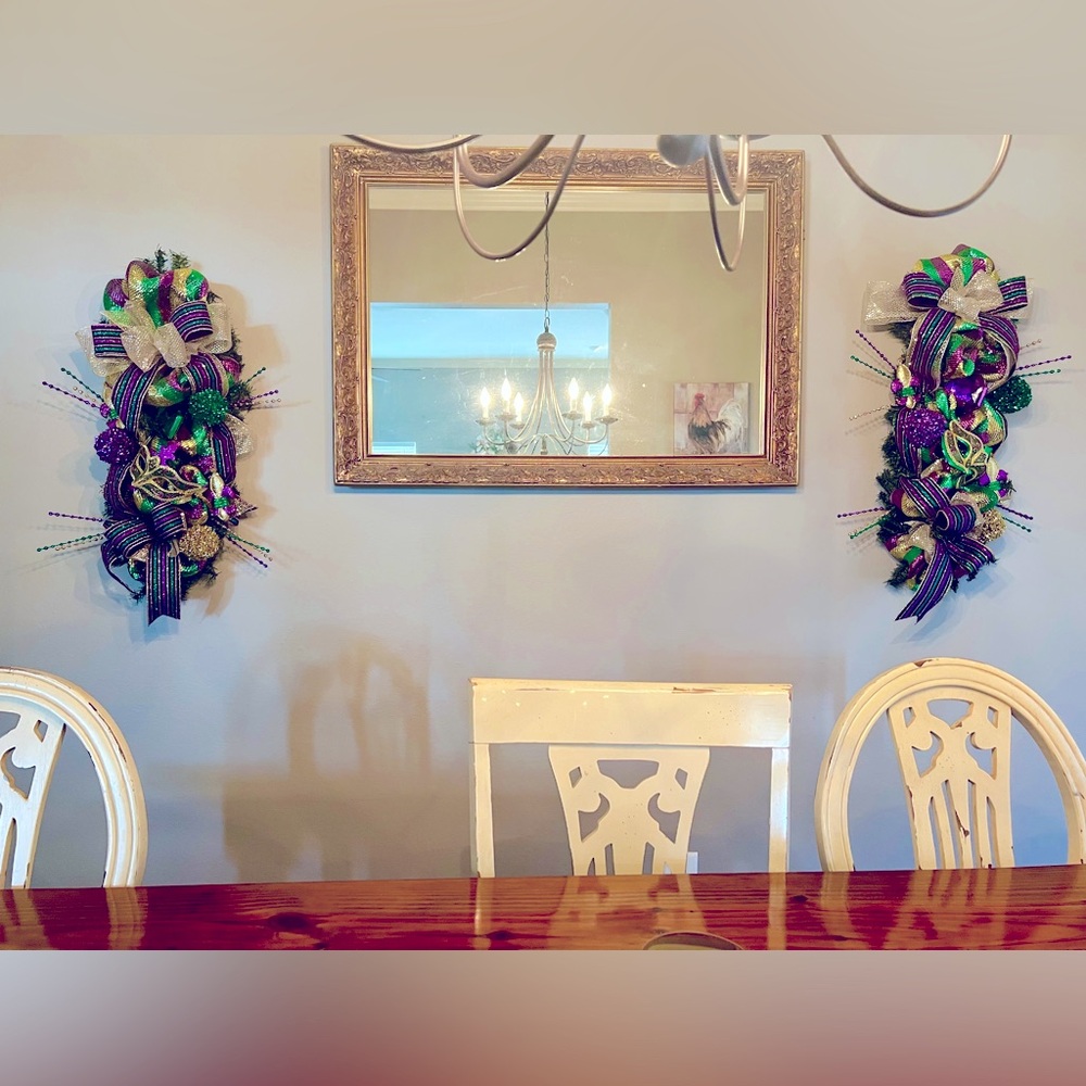 Mardi Gras’s
Set of 2 swags